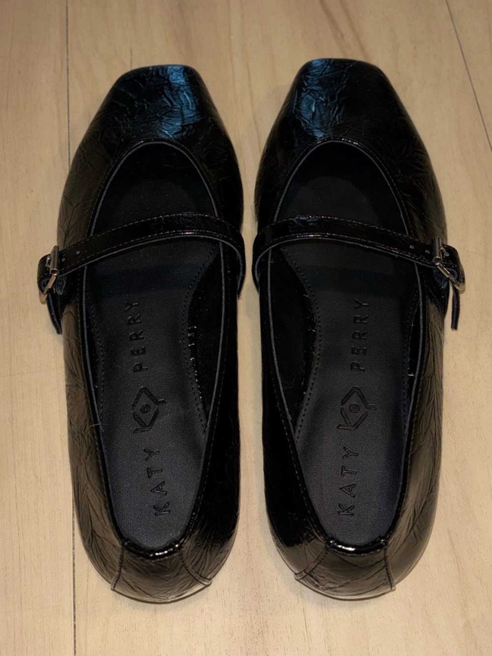 Katy Perry Black Mary Jane Flats w Crinkled Sheen Finish - Women’s 10US - NWOT - Picture 2 of 6